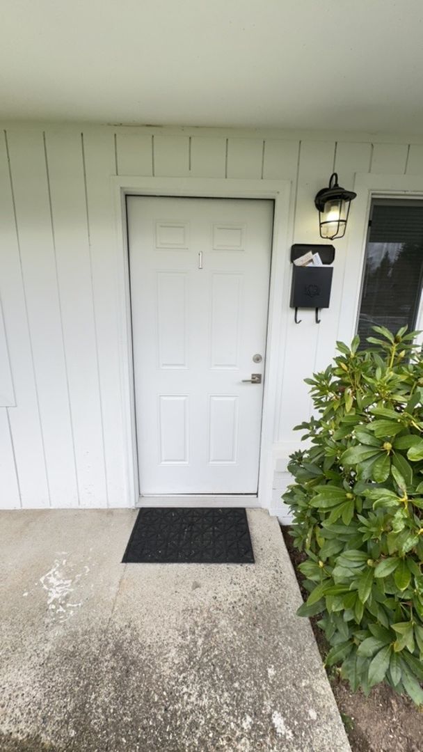 Foto del edificio - 515 16th Ave W, Kirkland WA 98033 - Tom/Be...