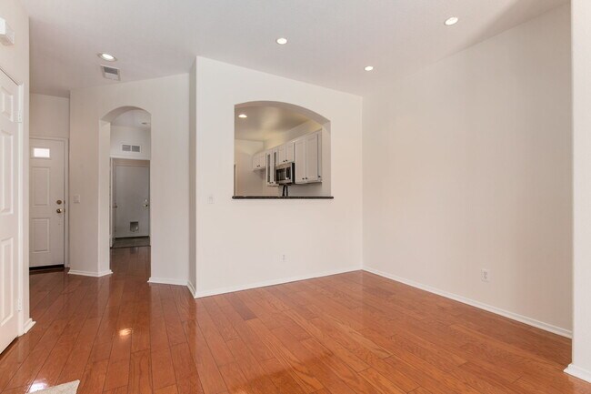 Foto del edificio - 633 Sumner Way