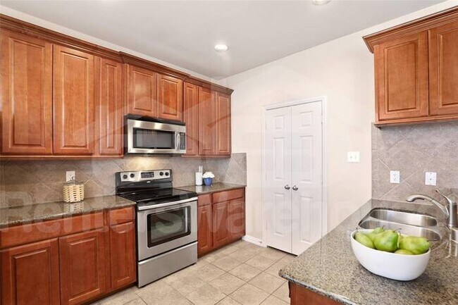 Foto del edificio - Stunning 3-Bed, 2.5-Bath Townhome in Irvin...