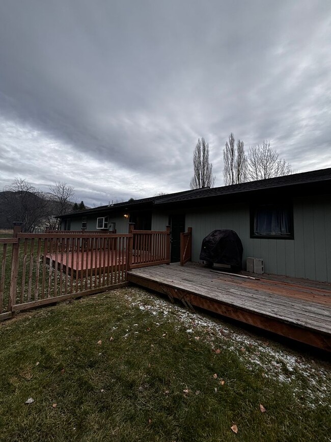 Building Photo - 4 Bed - 3 Bath - East Missoula