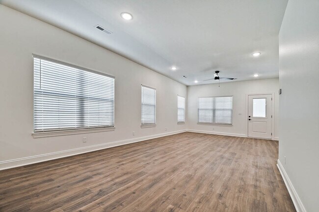 Building Photo - 271 Turnberry Ct