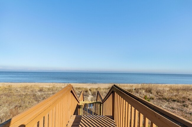 Building Photo - 2204 E Ocean View Ave