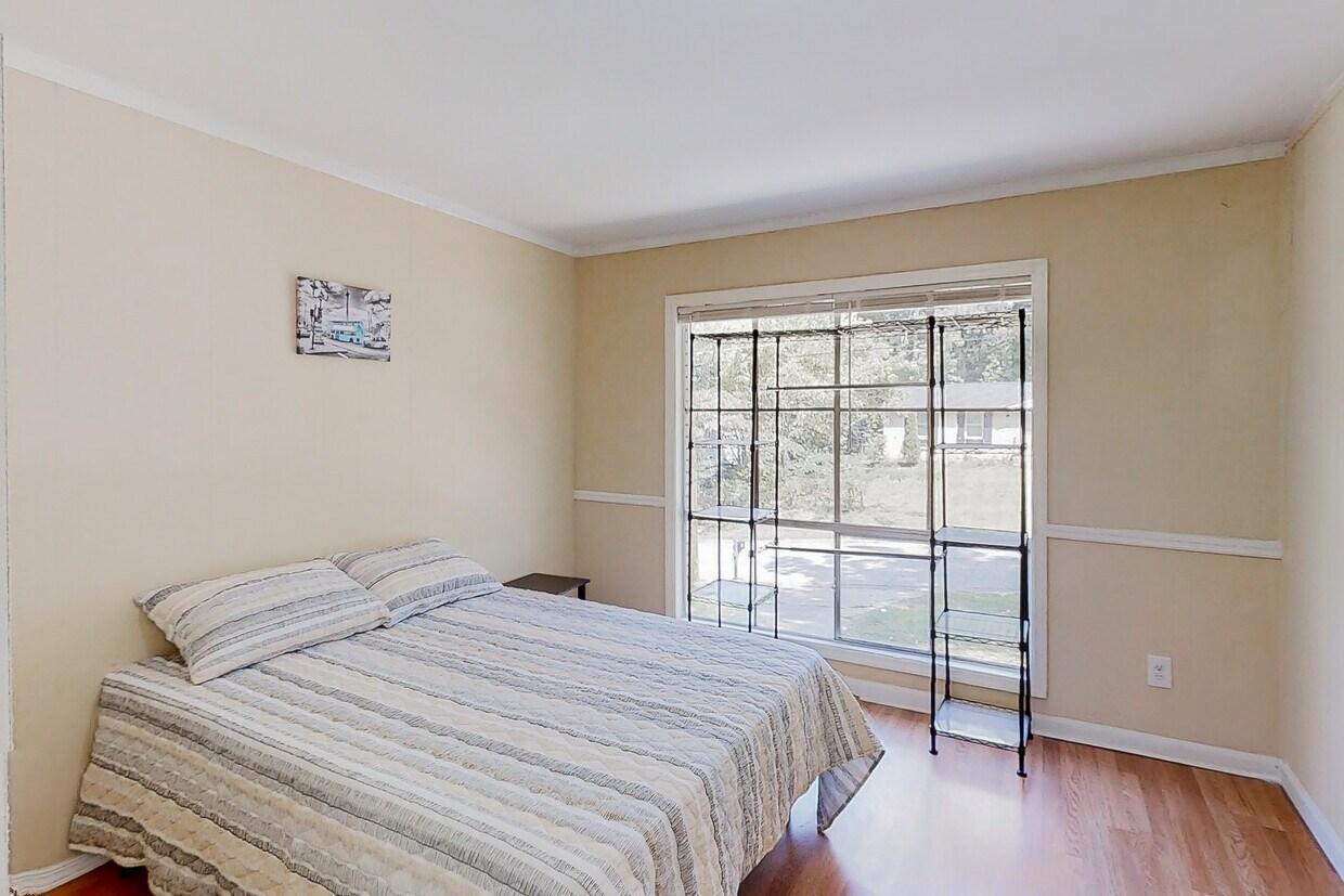 Foto principal - 845 Brian Ln