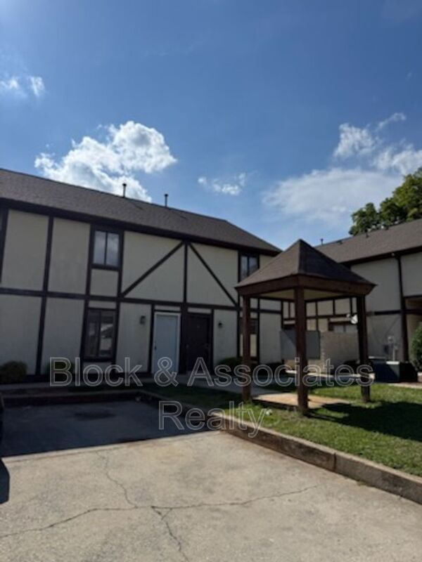 Building Photo - 605 Sunset Ave