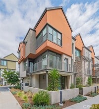 Building Photo - 142 Sawbuck