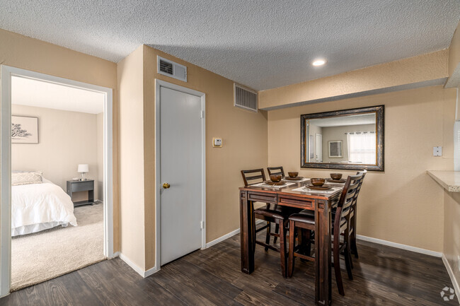 1BR, 1BA - 556SF - Dining Room - High Point Village