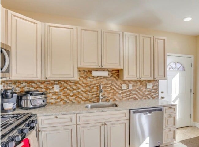 Building Photo - 4302 Woodlea Ave