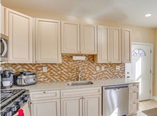 Foto del edificio - 4302 Woodlea Ave