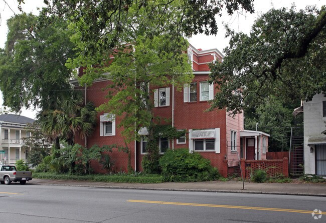 Building Photo - 401-403 E Duffy St