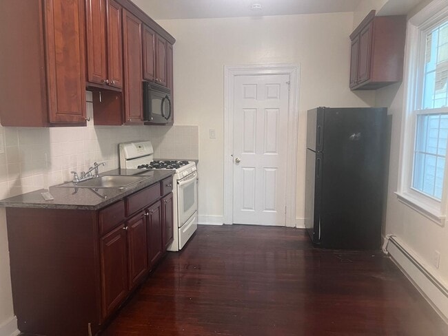 Building Photo - Charming 2BR Apartment in New Rochelle