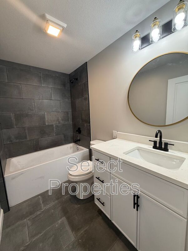 Foto del edificio - 2215 Hurst Ln