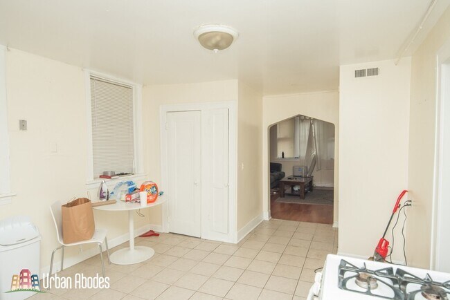 Foto del edificio - 1075 N Hermitage Ave