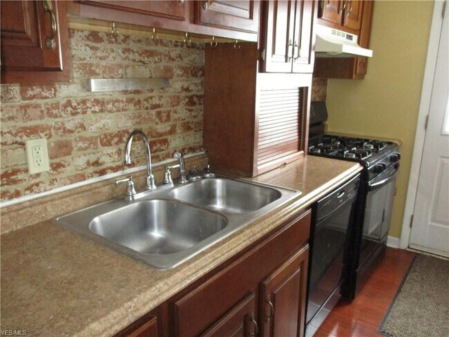 Foto del edificio - 15681 Oakdale St