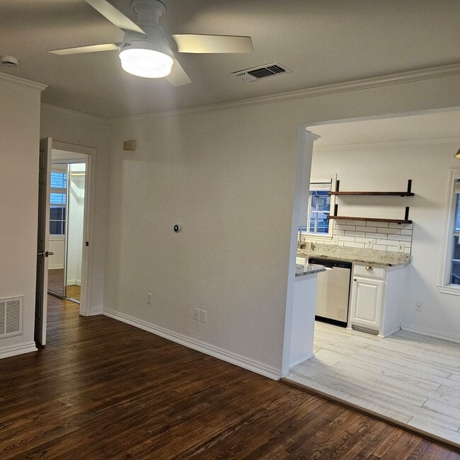 Building Photo - Bradley Duplex