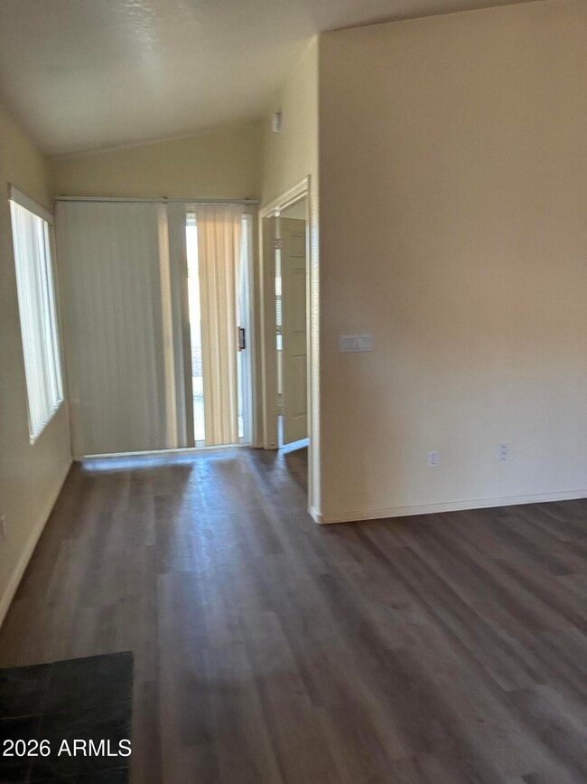 Foto del edificio - 1074 N Saguaro St