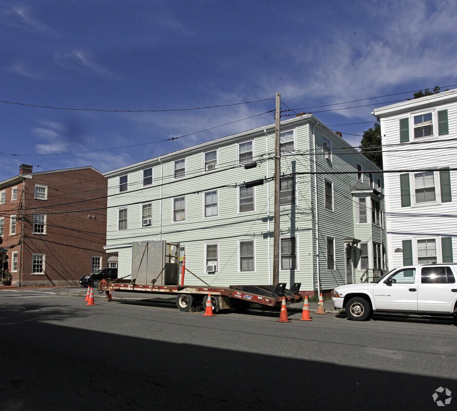 Building Photo - 73 Middle St