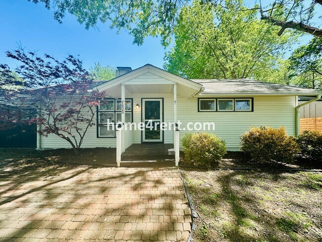 Building Photo - Charming Ranch Style, Prairie Village Home w/ a Fenced Yard, Updated Baths, and All Appliances In...