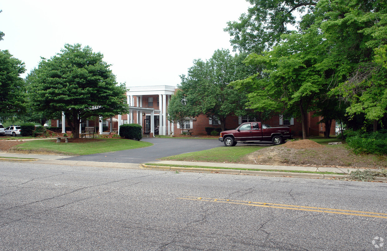 Primary Photo - Madison Hill Apartments