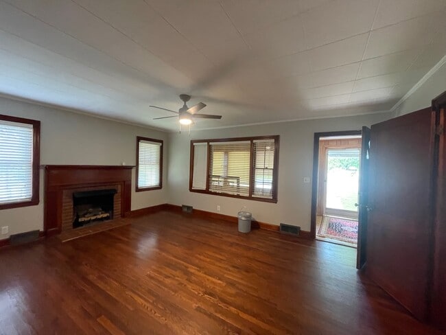 Building Photo - 855 Bethania-Rural Hall Rd