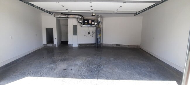 Building Photo - 490 W Trinity Ln