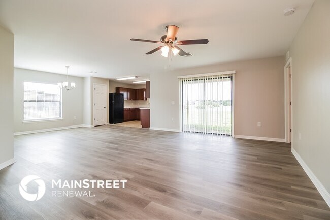 Building Photo - 719 Center Lake St