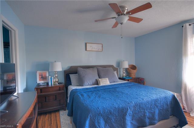 Master bedroom - 4629 Bayshore Dr