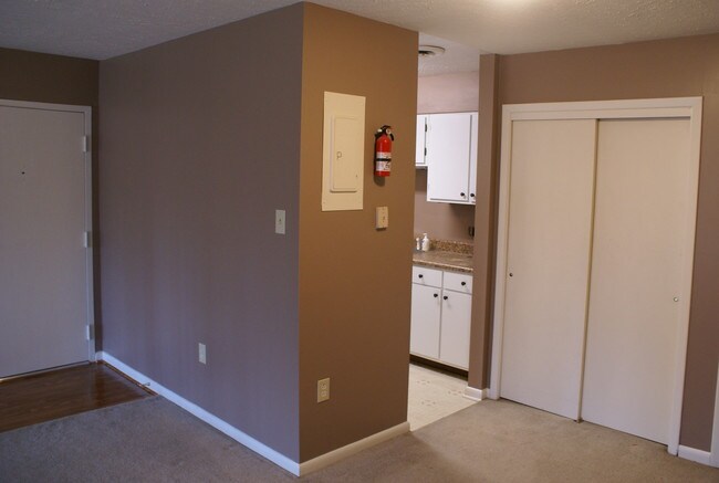 Building Photo - 103 E Lockhaven Dr