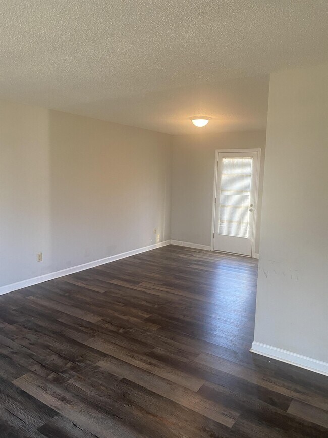 Building Photo - 5320 Carillon Dr