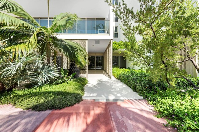 Foto del edificio - 300 Collins Ave