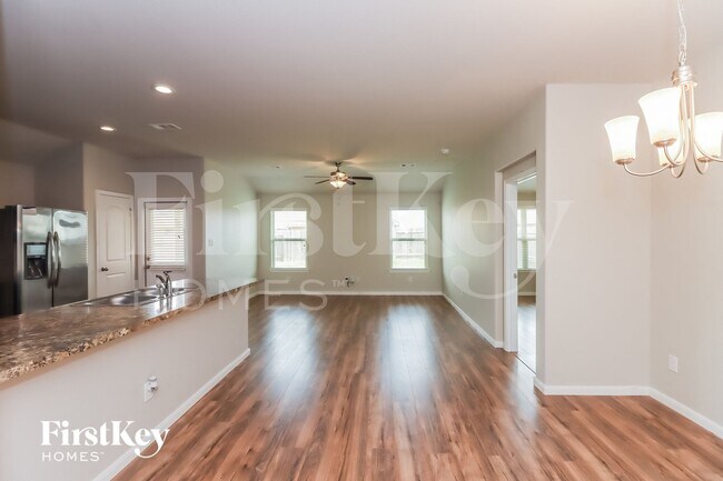 Building Photo - 6010 Diantha St