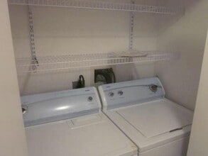 Building Photo - 565 Peerless Way