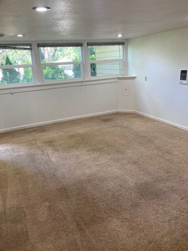 Foto del edificio - Charming Duplex w/Seprate Entrances, Close to all Amenites/Downtown