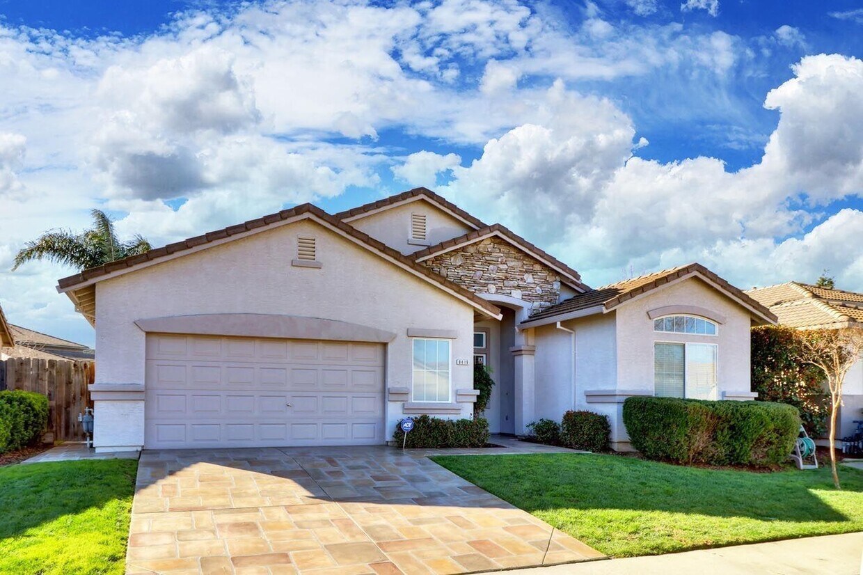 Primary Photo - 8419 Zinnia Way