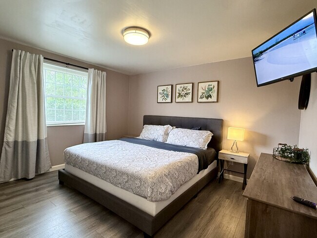 Foto del edificio - 11423-11425 5 Cedars Rd