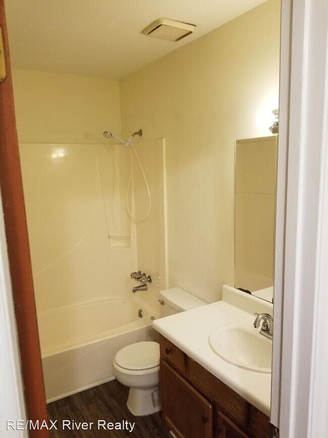 Building Photo - 2 br, 1.5 bath House - 309 Lake Ave