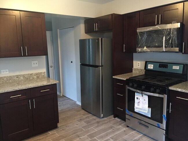 Building Photo - 7165 Center Ave