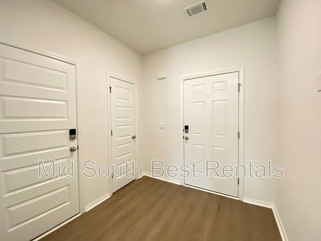 Foto del edificio - 92 Kelton Ln