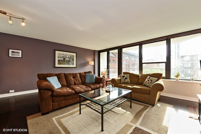 Foto del edificio - 1560 N Sandburg Terrace
