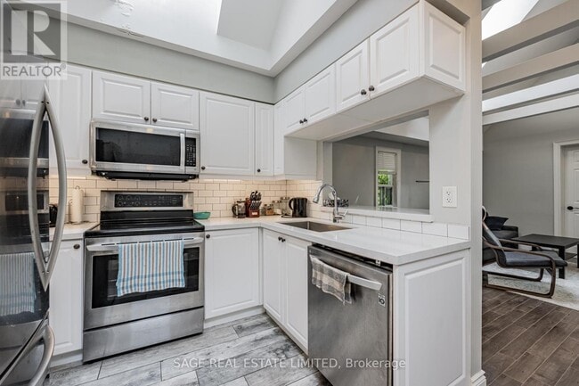 Building Photo - 213 Langley Ave