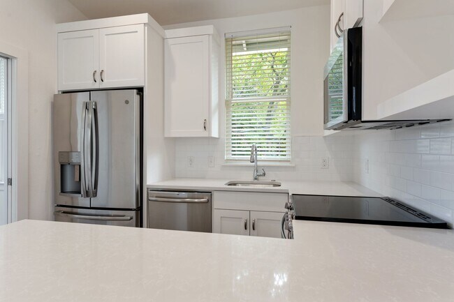 Foto del edificio - 4416 Rosedale Ave