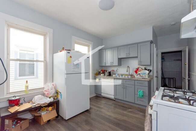 Building Photo - Great Allston 4-Bed