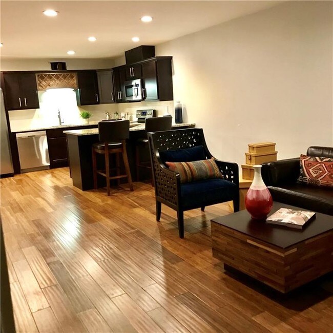 Foto del edificio - 5306 Fleetwood Oaks Ave