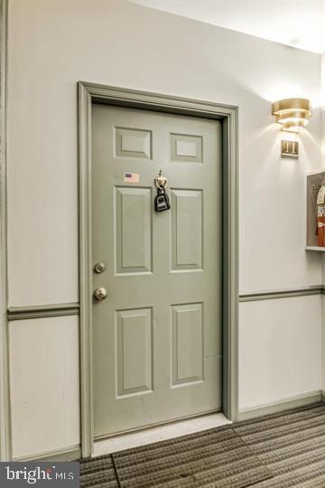 Building Photo - This bright and spacious 2-bedroom, 2-bath...
