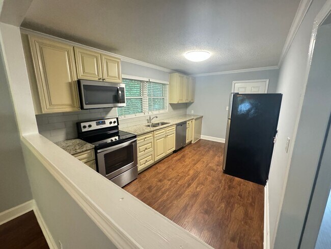 Building Photo - 2Bed/1Ba Duplex close to Downtown Concord ...