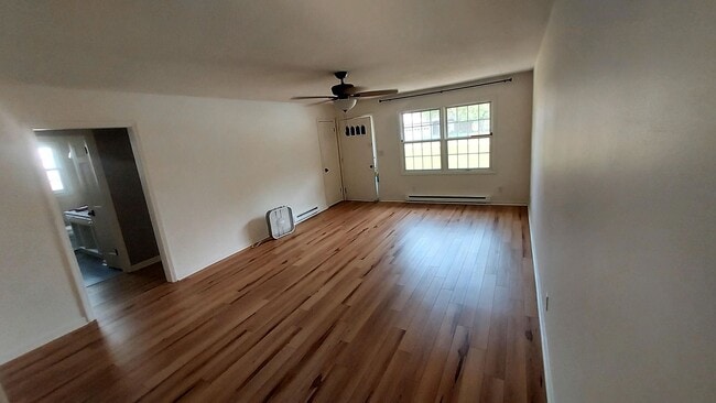 Foto del edificio - 2112 Charles Dr
