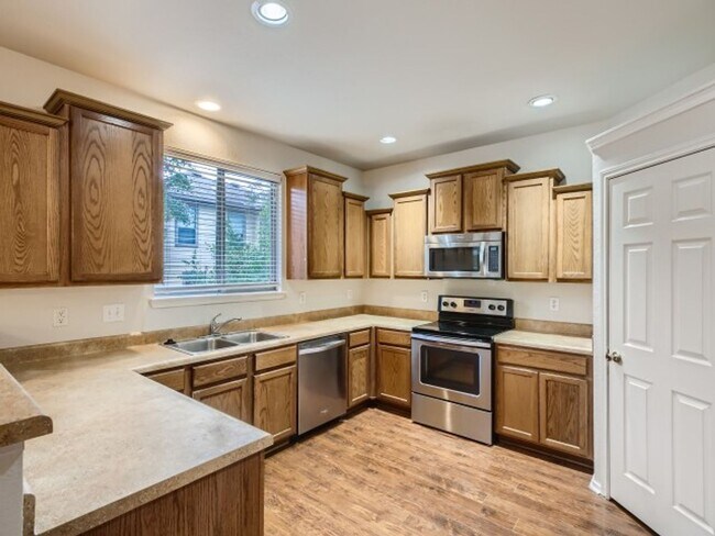 Building Photo - Home is Stone Oak!