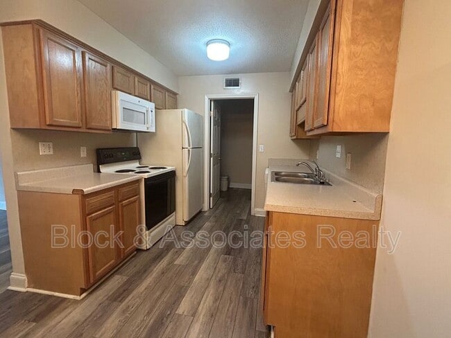 Foto del edificio - 2260 Sunderland Rd