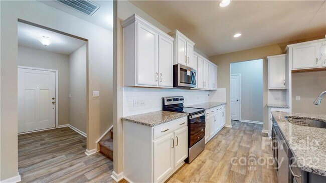 Foto del edificio - 8550 River Ridge Dr