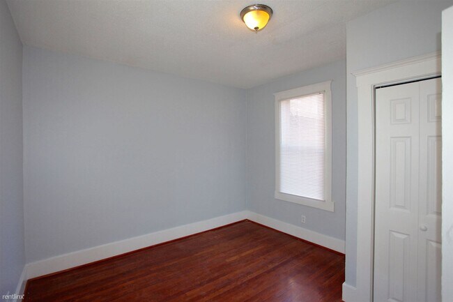 Building Photo - 2 br, 1 bath  - 2034 Mullane St