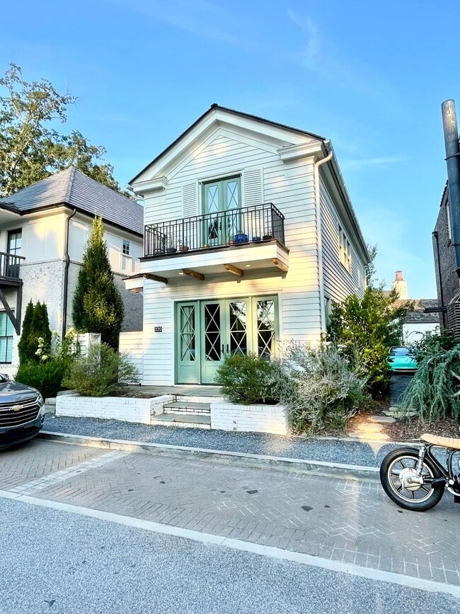 Building Photo - 220 Heatherden Ave